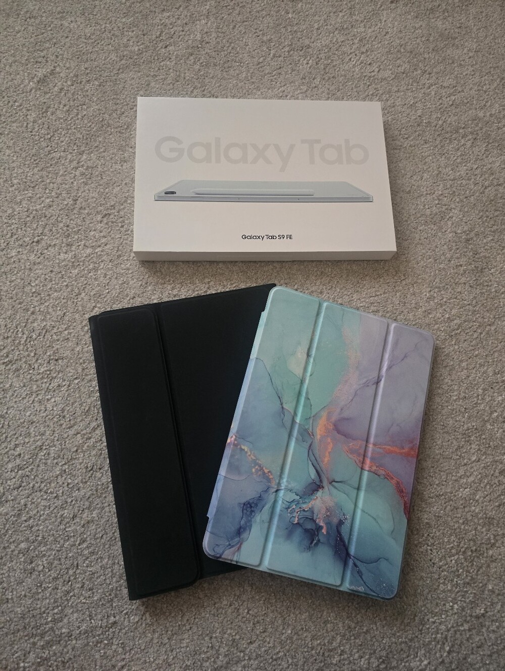Samsung Galaxy Tab S9 FE 128GB (Mint) + 2 Cases & Box & Stylus Pen - Like New